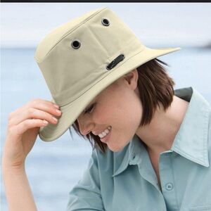 TILLEY- LT5B Breathable Nylon in Stone